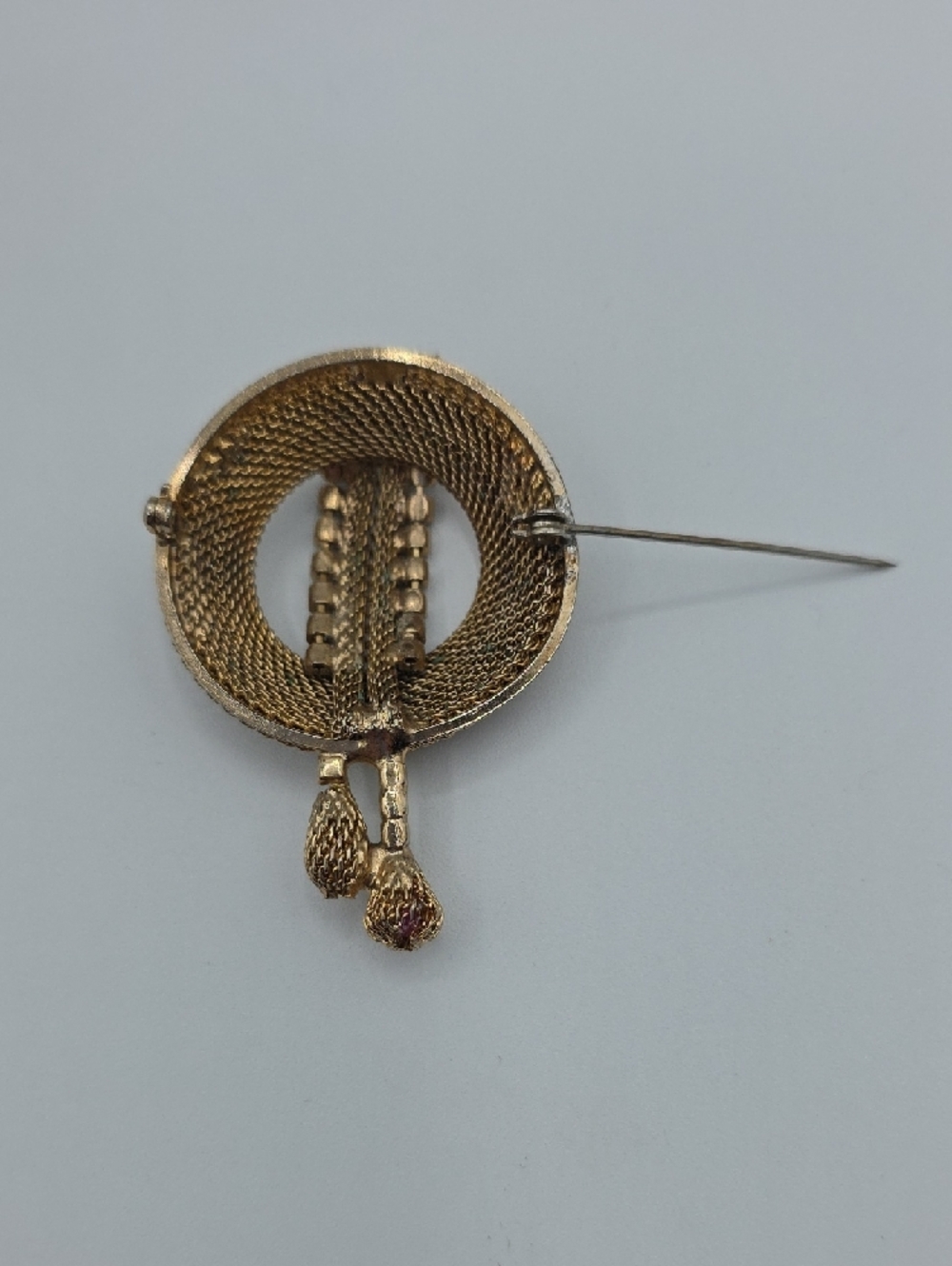 Vintage Gold-Tone Mesh Brooch with Emerald Green Crystals - Picture 6 of 9